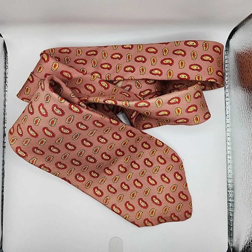VTG‎ Brooks Brothers Makers Geometric Print Silk Pink Neck Tie